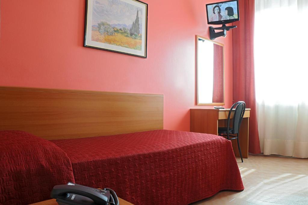 Rosy Hotel 2*
