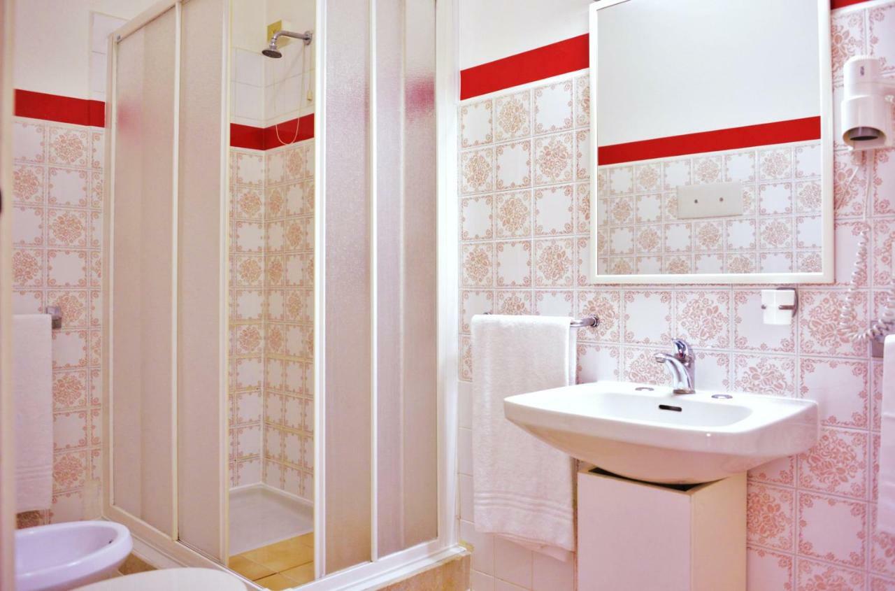 Rosy Hotel