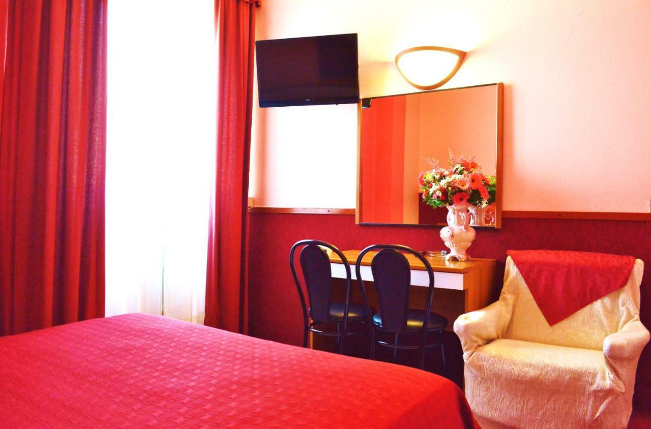 Rosy Hotel 2*